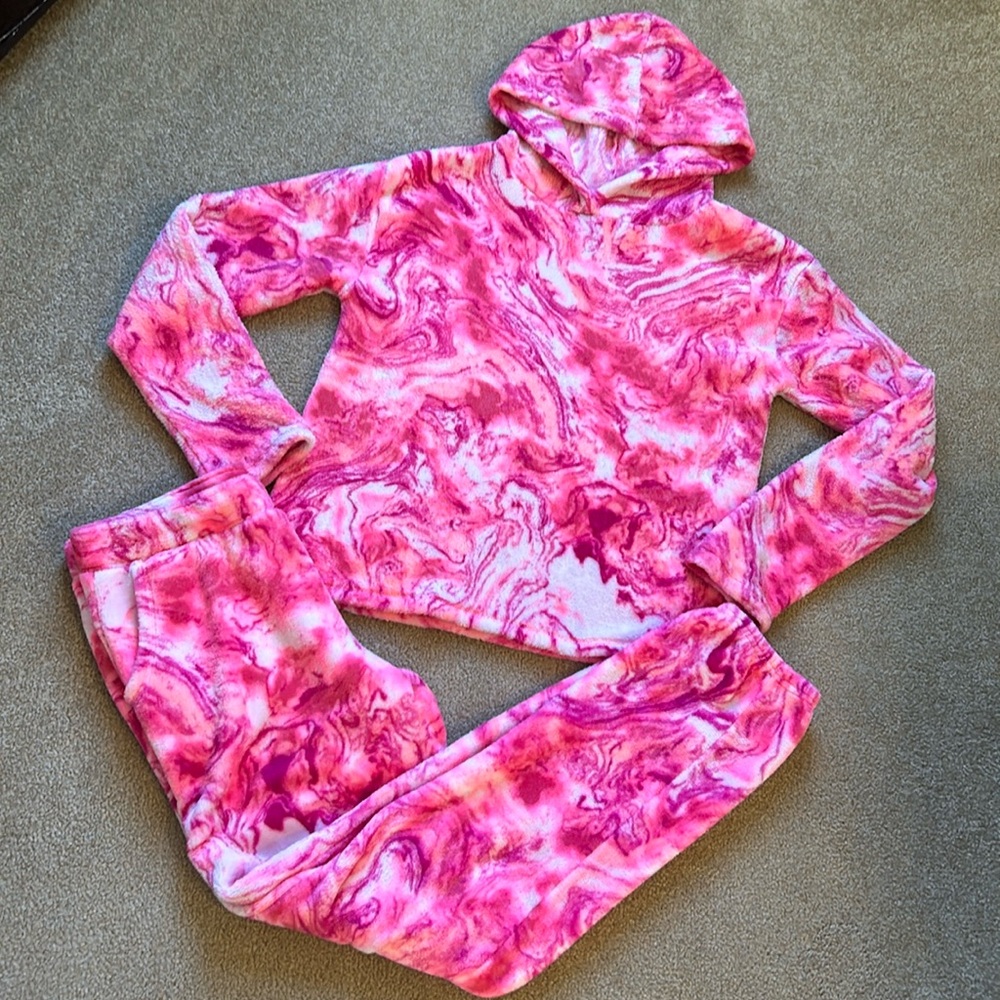 Girls SO tie-dye cozy two piece pink sweatsuit